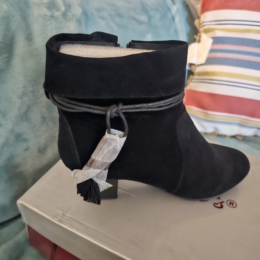 Breckelles Black Ankle Booties with Tassel Accent - Picture 1 of 10